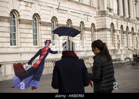 London, UK. 28. Januar 2017. "Spannung in der Luft", gemalt von Illustrator Alberto Soto, im Auftrag von Greenpeace, "Raum zum Atmen" Ausstellung im Somerset House am Samstag, dem 28. Januar. 2017, in London, Vereinigtes Königreich. Die Ausstellung "Platz zum Atmen" veranstaltet verschiedenste kreative Antworten auf die Luftverschmutzung und vorgestellten Werke von Client-Erde, Kings College London und der Greater London Authority. Bildnachweis: Jonathan Nicholson/Alamy Live-Nachrichten Stockfoto