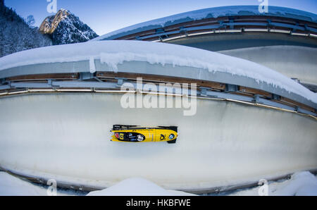 Königssee, Deutschland. 28. Januar 2017. Deutschen Bobfahrer Johannes Lochner und Joshua Bluhm während der Herren Doppel bei der Bob-Weltmeisterschaft in Schönau am Königssee, Deutschland, 28. Januar 2017. : Bildnachweis Peter Kneffel/Dpa: Dpa picture-Alliance/Alamy Live News Stockfoto