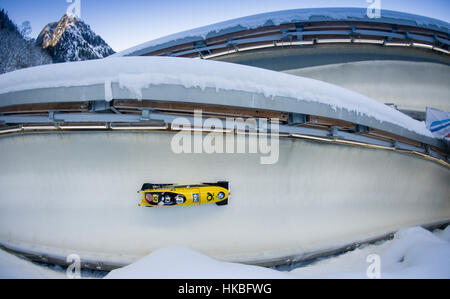 Königssee, Deutschland. 28. Januar 2017. Deutschen Bobfahrer Francesco Friedrich und Thorsten Margis während der Herren Doppel bei der Bob-Weltmeisterschaft in Schönau am Königssee, Deutschland, 28. Januar 2017. : Bildnachweis Peter Kneffel/Dpa: Dpa picture-Alliance/Alamy Live News Stockfoto