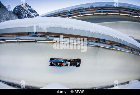 Königssee, Deutschland. 28. Januar 2017. Österreichischer Bobfahrer Benjamin Maier und Markus Sammer während der Herren Doppel bei der Bob-Weltmeisterschaft in Schönau am Königssee, Deutschland, 28. Januar 2017. : Bildnachweis Peter Kneffel/Dpa: Dpa picture-Alliance/Alamy Live News Stockfoto