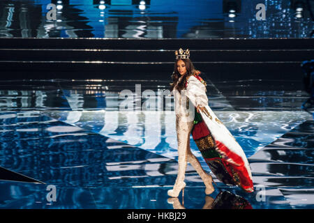 Pasay, Philippinen. 26. Januar 2017. Miss Rumänien zeigt ihre Tracht in der Arena in Pasay City. Kandidaten aus verschiedenen Ländern zeigten ihre Trachten bei der Miss Universe Pageant Vorrundenspielen der SM Mall of Asia Arena in Pasay City. Bildnachweis: J Gerard Seguia/Pacific Press/Alamy Live-Nachrichten Stockfoto