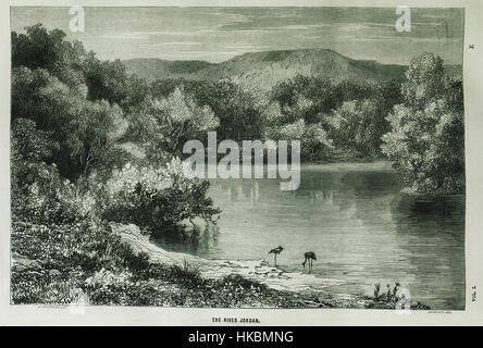 „The River Jordan“ von William Francis Ainsworth, gemalt 1870, zeigt den biblischen Fluss mit heiterer Schönheit. Der Künstler konzentriert sich auf natürliches Licht und den ruhigen Fluss des Wassers und nimmt die Bedeutung der Szene ein. Stockfoto