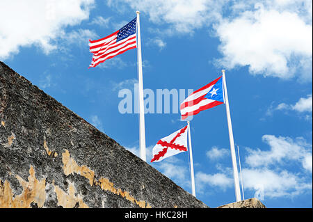 Puerto Rico Flagge mit USA-Flagge im fort Stockfoto