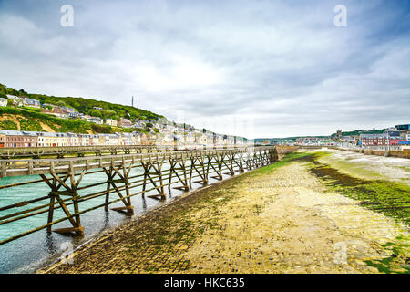 Hölzerne Pier im Hafen von Fecamp Dorf. Normandie Frankreich, Europa Stockfoto