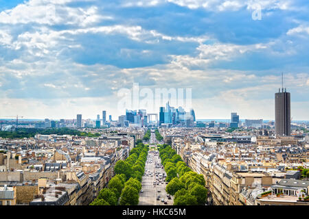 La Défense Geschäftsviertel, La Grande Armee Avenue. Blick vom Arc de Triomphe. Paris, Frankreich, Europa. Stockfoto