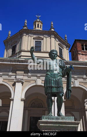 Italien, Mailand, Basilika von San Lorenzo, Chiesa di San Lorenzo Maggiore und Statue Constantin Stockfoto