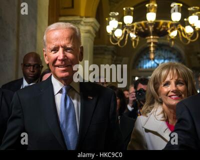 US-Vizepräsident Joe Biden und Frau Jill Biden kommen auf dem US-Kapitol für die 58. Presidential Inauguration 20. Januar 2017 in Washington, DC. Stockfoto