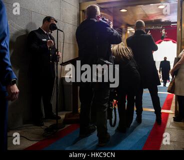 Fotografen fotografieren, U.S. Präsident elect Donald Trump Austritt auf die Plattform auf dem US-Kapitol während der 58. Presidential Inauguration 20. Januar 2017 in Washington, DC. Stockfoto