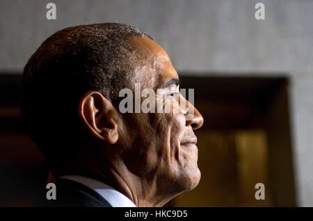 Ehemaliger US-Präsident Barack Obama wartet, während die 58. Presidential Inauguration von Donald Trump 20. Januar 2017 in Washington, D.C. bekannt gegeben. Stockfoto