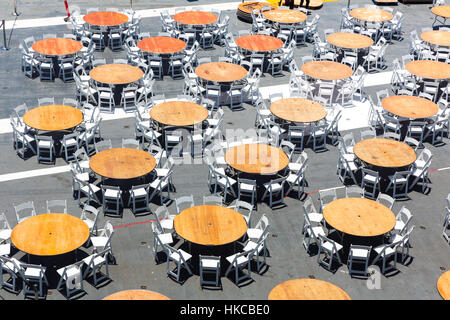 Draufsicht der Straße Café-Tischen. Stockfoto