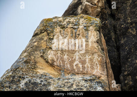 Felszeichnungen, die Darstellung menschlicher Figuren tanzen (Stein Nr. 67 y), Beyukdesh Berg, c. 6.000 – 5.000 v. Chr., Gobustan Felsen Kunst Kulturlandschaft Stockfoto