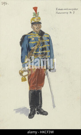 Dieses Bild zeigt die Uniformen, die von Soldaten der österreichisch-ungarischen Kaiserarmee (k.u.k. Armee) um 1914 getragen wurden. Die detaillierte Darstellung hebt den markanten Stil und die Insignien der Militäruniformen kurz vor dem Ersten Weltkrieg hervor Stockfoto
