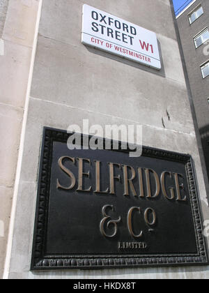 Straßenschild und Shop anmelden Selfridge & Co London UK Stockfoto