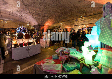 Unterirdische Weihnachtsmarkt, Weihnachtsmarkt in alter Wein vault in Traben-Trarbach an der Mosel, hier die Keller der Moselschlosschen, Deutschland Stockfoto