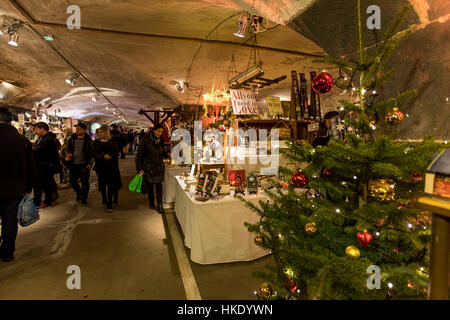 Unterirdische Weihnachtsmarkt, Weihnachtsmarkt in alter Wein vault in Traben-Trarbach an der Mosel, hier die Keller der Moselschlosschen, Deutschland Stockfoto