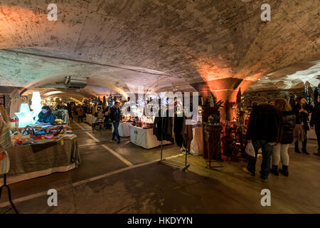 Unterirdische Weihnachtsmarkt, Weihnachtsmarkt in alter Wein vault in Traben-Trarbach an der Mosel, hier die Keller der Moselschlosschen, Deutschland Stockfoto