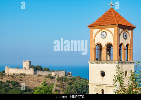 Neos Panteleimonas Kirche und Festung Platamonas. Pieria, Griechenland Stockfoto