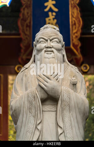 Statue von Konfuzius, Konfuziustempel in Beijing, Volksrepublik China, Asien Stockfoto