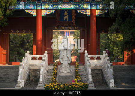 Statue von Konfuzius, Konfuziustempel in Beijing, Volksrepublik China, Asien Stockfoto