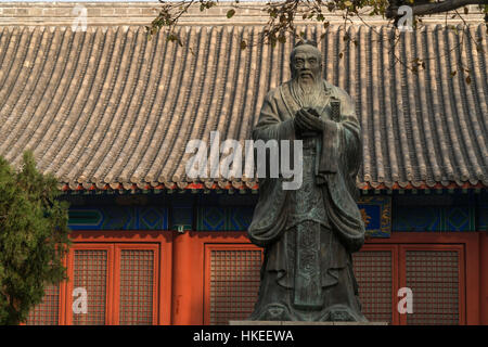 Statue von Konfuzius, Konfuziustempel in Beijing, Volksrepublik China, Asien Stockfoto