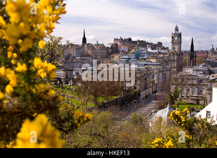 Skyline von Edinburgh entnommen Calton Hill mit dem königlichen Schloss im Hintergrund in Edinburgh, Schottland Stockfoto