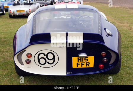 Heckansicht des eine Daytona Cobra auf dem Display in der AC-Besitzer Club Zone, im Jahr 2016 Silverstone Classic Stockfoto