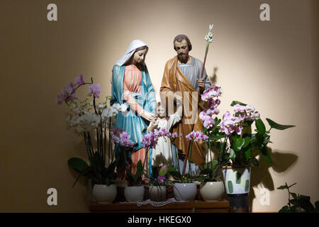 Die Statue der Heiligen Familie - Jesus, Maria und Josef in der Adorationskapelle in Medjugorje, Bosnien und Herzegowina. Stockfoto