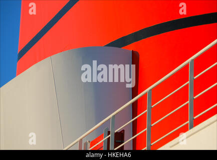 Red Funnel, Kreuzfahrtschiff der Cunard Queen Victoria. Stockfoto