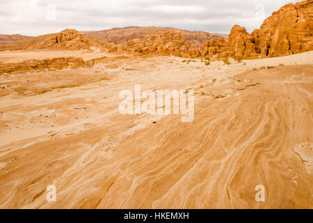 Gold trockenen Wüstenlandschaft am Sinai, Ägypten Stockfoto