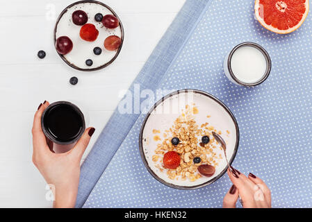 Genießen Sie wunderbar serviert Morgenmahlzeit Stockfoto