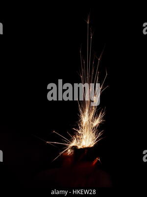 Nacht Nahaufnahme von Feuerzeug und Funken Stockfoto