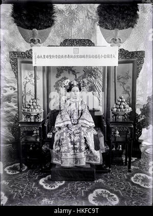 Die Qing Dynastie Cixi Imperial Kaiserinwitwe von China auf Thron 1 Stockfoto