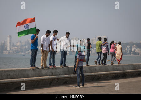 Leute feiern Tag der Republik am Marine Drive in Mumbai (Bombay), Indien. Stockfoto