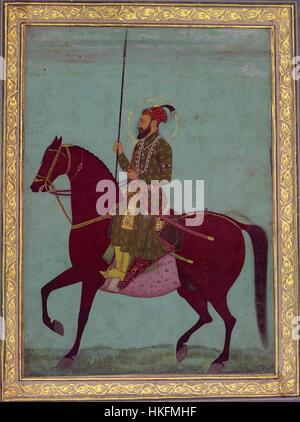 Dieses Reiterporträt von Kaiser Aurangzeb zeigt ihn auf einem Pferd in traditioneller Mogulkleidung. Das Gemälde fängt die königliche Figur des Kaisers ein und unterstreicht die Pracht seiner Herrschaft im Mogulreich, insbesondere im 17. Jahrhundert. Stockfoto