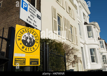 Ein Nachbarschaftsschild in Chiswick, London, England, Großbritannien Stockfoto