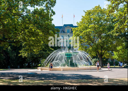 Genf (Schweiz): die "Fontaine des Quatre Saisons" (Brunnen der vier Jahreszeiten), gegründet 1869, mitten im "Jardin Anglais" urban Park (dem englischen Garten Park). Stockfoto