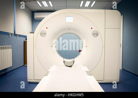 Magnetresonanz-Bildgebung (MRI) Scan in einer neuen Neurochirurgie Klinik in ein modernes Krankenhaus spezialisiert auf die Behandlung von zerebrovaskulären Erkrankungen. Vignette Stockfoto