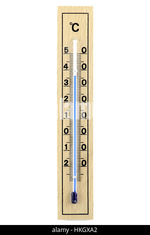 hölzerne Thermometer isoliert auf weißem Hintergrund zeigt 36-37 Grad Celsius Stockfoto