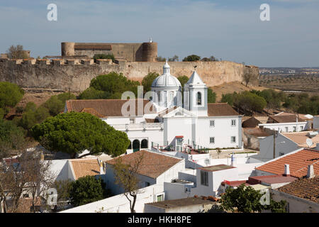 Blick über weiße Stadt und 13. Jahrhundert Schloss, Castro Marim, Algarve, Portugal, Europa Stockfoto