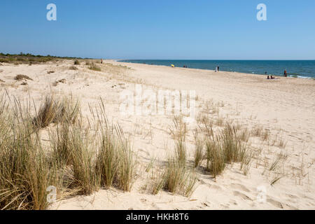 Strand von Praia de Santo Antonio, Monte Gordo, Algarve, Portugal, Europa Stockfoto