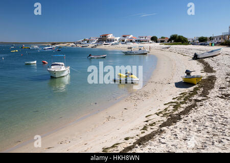 Strand und Siedlung auf Ilha da Armona Barrier Island, Olhao, Algarve, Portugal, Europa Stockfoto