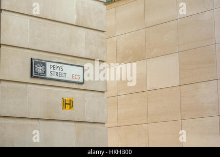 Straße Zeichen für 'Pepys Street"in der City of London, EC3. Stockfoto