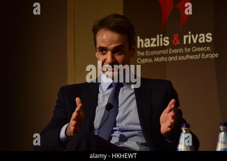 Athen, Griechenland. 27. Januar 2017. Kyriakos Mitsotakis, wichtigste Oppositionsführer und Präsident der Nea Dimokratia Partei während des Gesprächs in die Gala-Dinner in Athen von der Ökonom. Bildnachweis: Dimitrios Karvountzis/Pacific Press/Alamy Live-Nachrichten Stockfoto