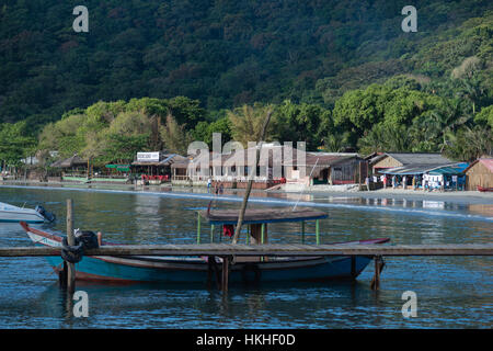 Strand Prainha im Dorf Encantadas, Mar de Dentro, Atlantik, Ilha do Mel, Paraná, Brasilien, Südamerika Stockfoto