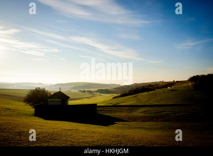 Ein Blick über East Brighton Golf Course und den South Downs Roedean School und das Meer Stockfoto