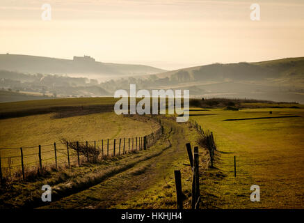 Die Landschaft über den South Downs aus Whitehawk Hügel neben Brighton Racecourse in Richtung Meer Stockfoto