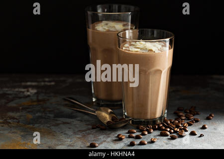 Kaffee-Smoothie mit Kokosnuss Stockfoto