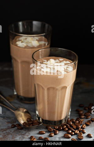 Kaffee-Smoothie mit Kokosnuss Stockfoto