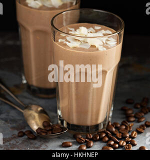 Kaffee-Smoothie mit Kokosnuss Stockfoto