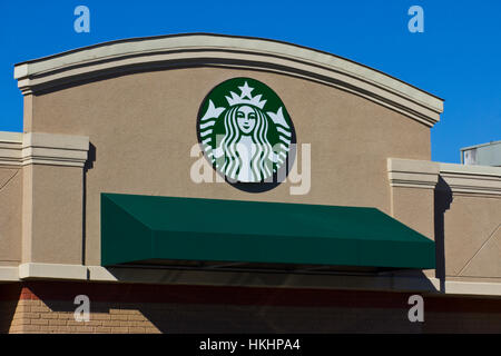 Indianapolis - ca. November 2015: Starbucks Kaffee Ladengeschäft. Starbucks ist eine amerikanische Einzelhandel Coffee Chain III Stockfoto